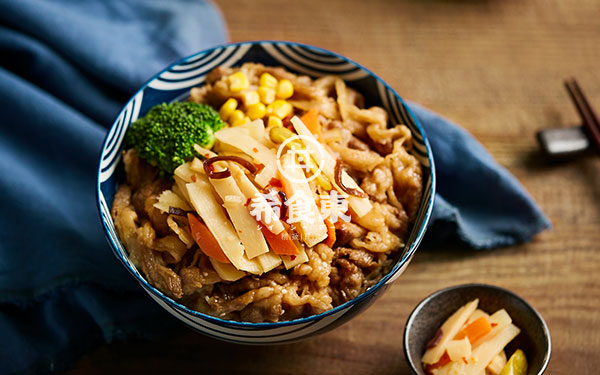 泡椒竹笋牛丼饭